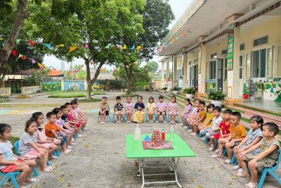 Hoạt động trải nghiệm Núi lửa phun trào lớp 5 tuổi B