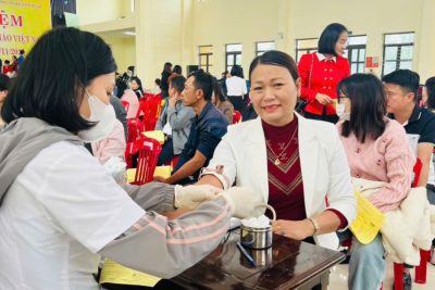 CÁN BỘ, GIÁO VIÊN, NHÂN VIÊN TRƯỜNG MẦM NON LIÊN BẢO TÍCH CỰC HƯỞNG ỨNG HIẾN MÁU TÌNH NGUYỆN