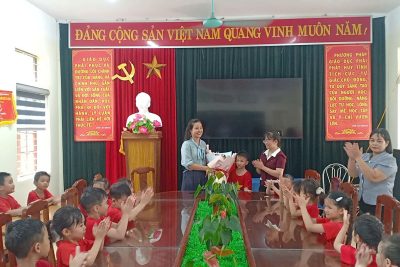 Hoạt động trải nghiệm các con lớp 5 tuổi thăm quan trường tiểu học