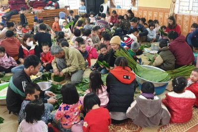 Ngày hội gói bánh chưng của các bé trường Mầm non Liên Bảo