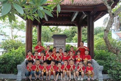 Hoạt động trải nghiệm thăm quan đền Trạng Lương Thế Vinh của các con lớp 5 tuổi