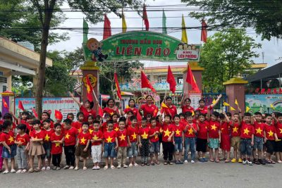 Hoạt động trải nghiệm của các con trường mầm non Liên Bảo chào mừng Ngày Giải phóng Miền Nam 30/4